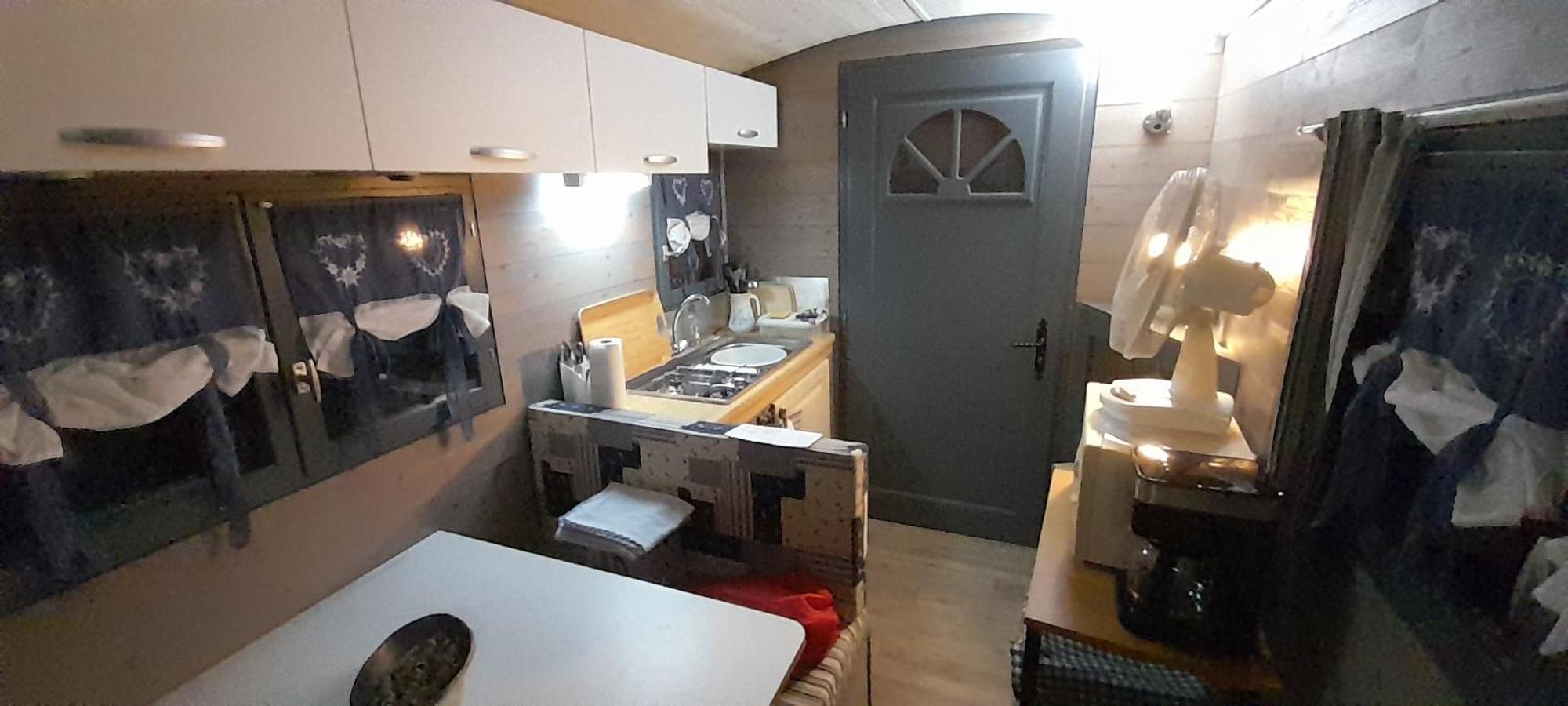 Location Type Gite, Chambre D'Hote, Meuble De Tourisme Dans Joli Petit Chalet Typique Et Ou Jolie Roulotte Type Boheme Waldighoffen Exterior foto