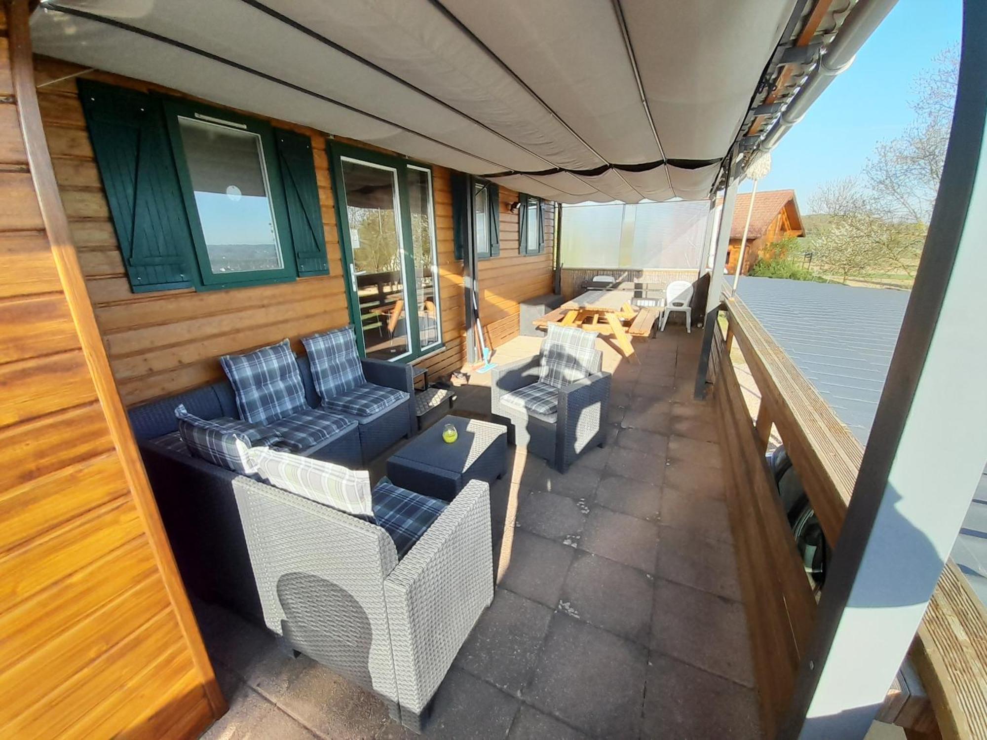 Location Type Gite, Chambre D'Hote, Meuble De Tourisme Dans Joli Petit Chalet Typique Et Ou Jolie Roulotte Type Boheme Waldighoffen Exterior foto