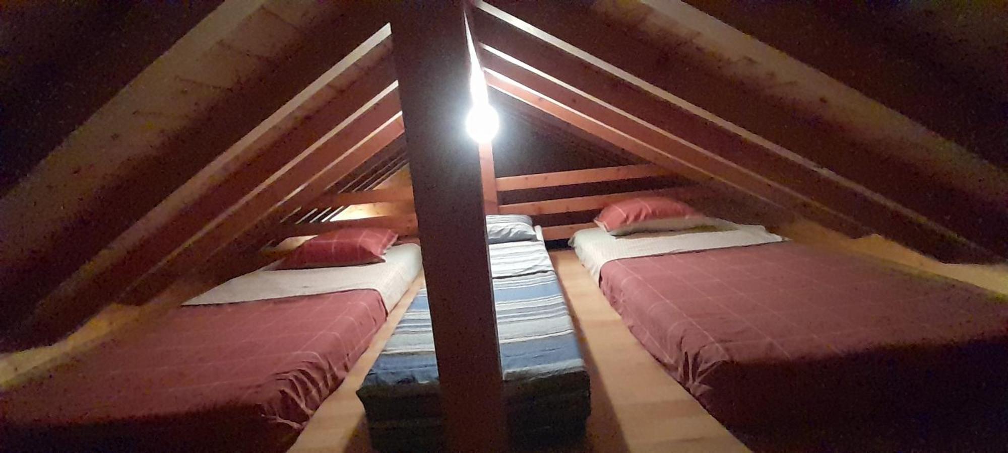 Location Type Gite, Chambre D'Hote, Meuble De Tourisme Dans Joli Petit Chalet Typique Et Ou Jolie Roulotte Type Boheme Waldighoffen Exterior foto