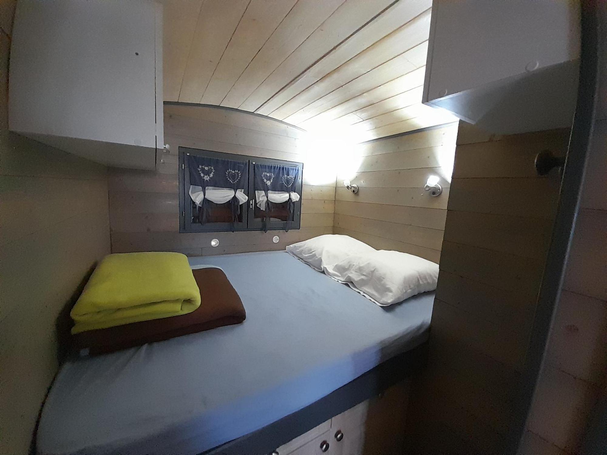 Location Type Gite, Chambre D'Hote, Meuble De Tourisme Dans Joli Petit Chalet Typique Et Ou Jolie Roulotte Type Boheme Waldighoffen Exterior foto