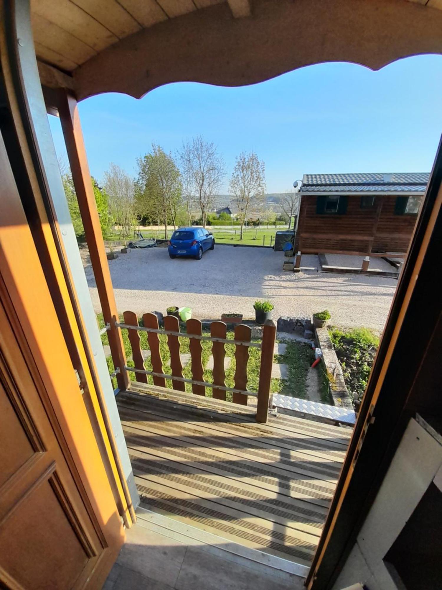 Location Type Gite, Chambre D'Hote, Meuble De Tourisme Dans Joli Petit Chalet Typique Et Ou Jolie Roulotte Type Boheme Waldighoffen Exterior foto