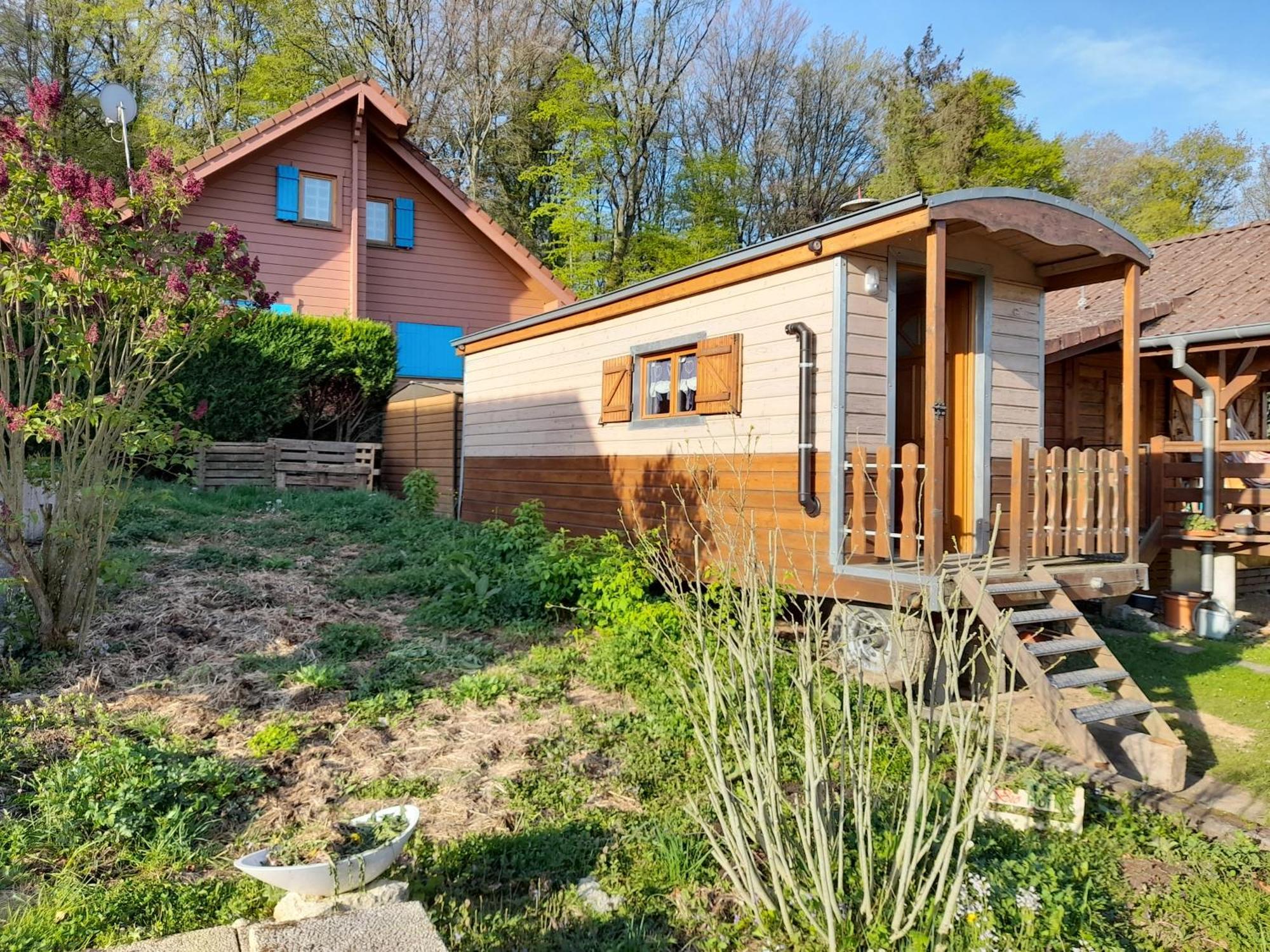 Location Type Gite, Chambre D'Hote, Meuble De Tourisme Dans Joli Petit Chalet Typique Et Ou Jolie Roulotte Type Boheme Waldighoffen Exterior foto