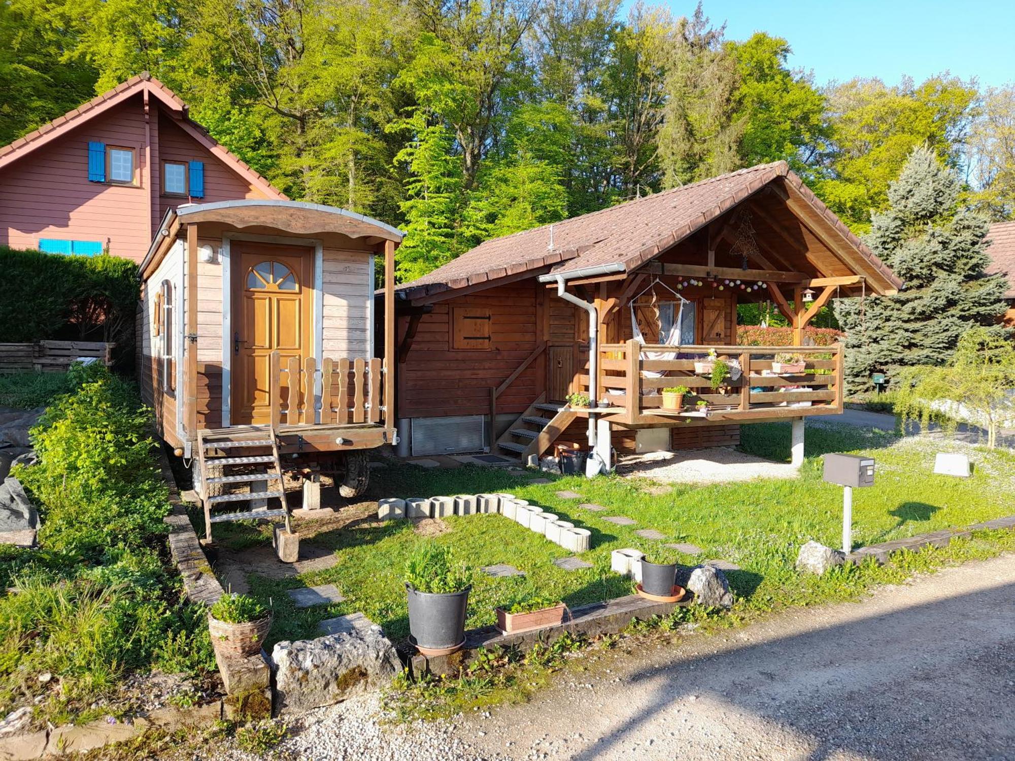 Location Type Gite, Chambre D'Hote, Meuble De Tourisme Dans Joli Petit Chalet Typique Et Ou Jolie Roulotte Type Boheme Waldighoffen Exterior foto